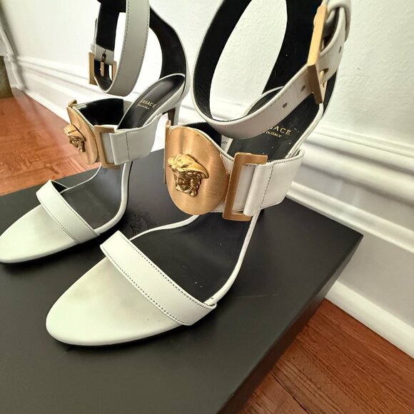 Versace Authentic Medusa Heels - Picture 7 of 7